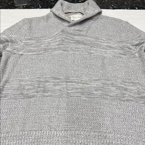 Men’s size XL gray sweater. In excellent condition.